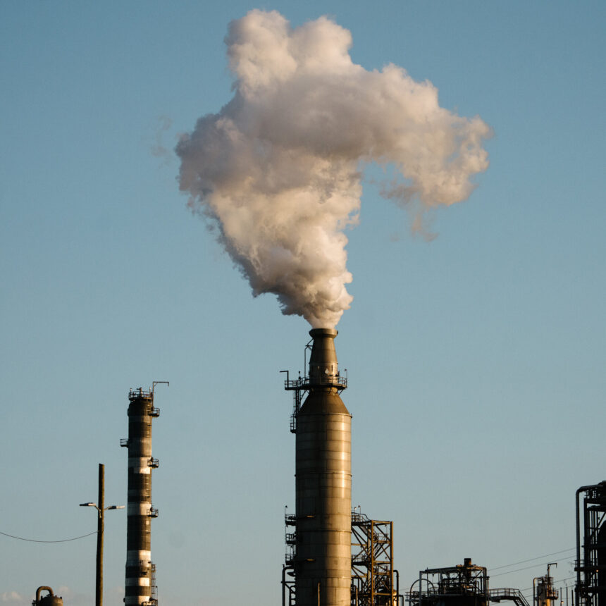 U.S. Refiners to Profit as Trump Asserts Control Over Venezuelan Oil