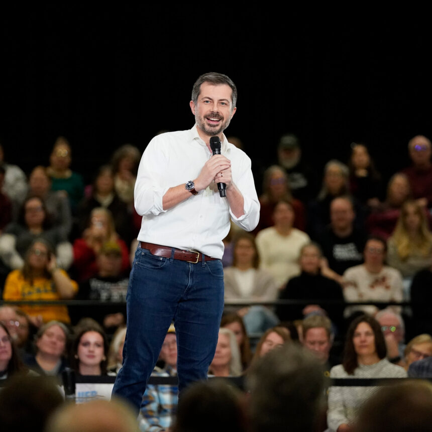 Buttigieg, Booker Lead Midterm Democratic Health Care Push