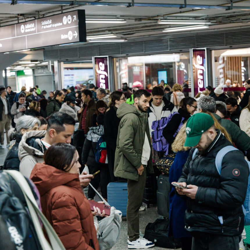 Spain Closes High-Speed Rail Network in South After Crash Spain Closes High-Speed Rail Network in South After Crash