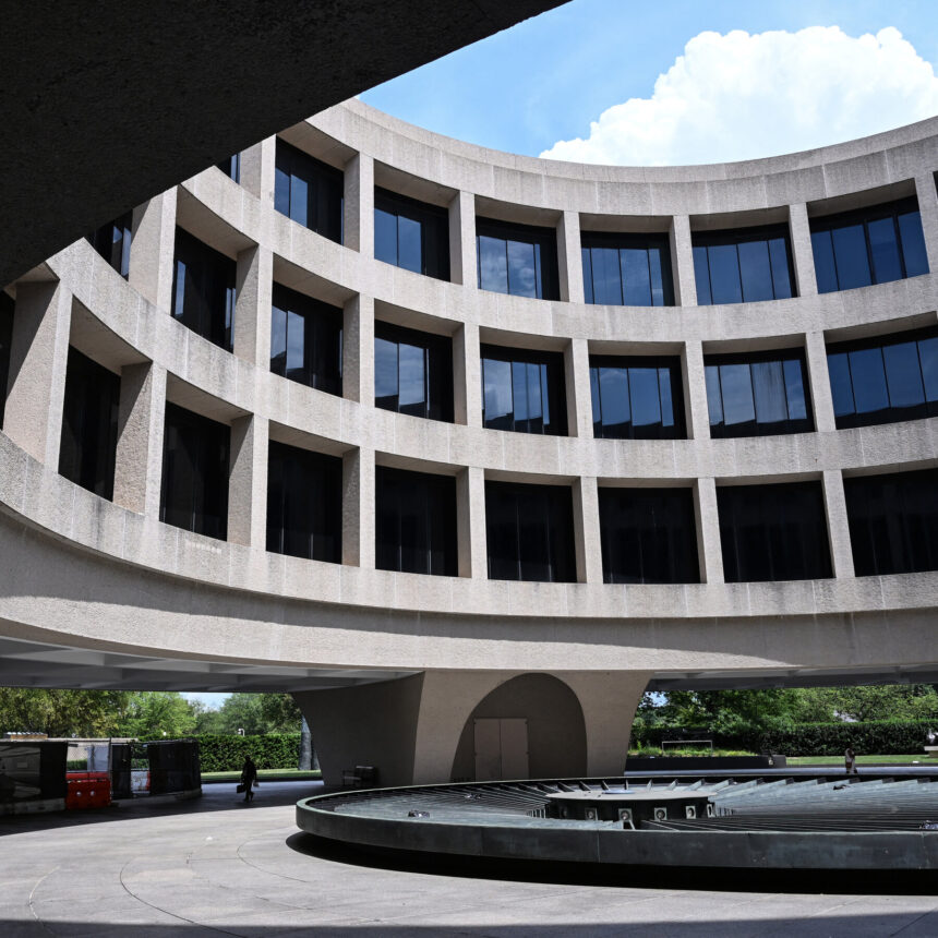 Art for All: A Smithsonian Museum Spreads Its Bounty for America’s 250th