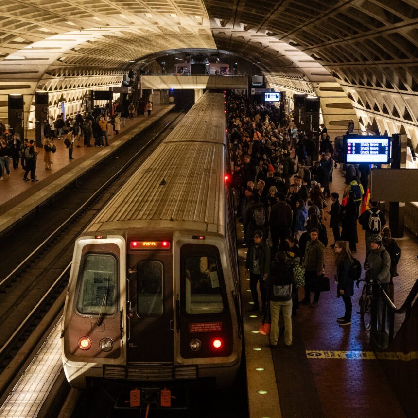 Trump Strips Job Protections From Thousands of Federal Workers Trump Strips Job Protections From Thousands of Federal Workers