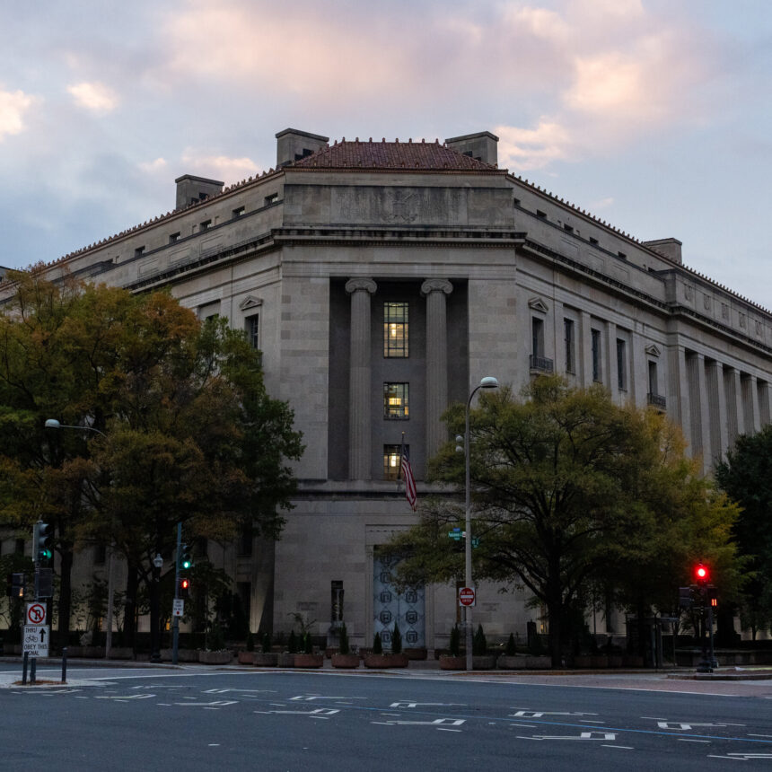 Demanding Support for Trump, Justice Dept. Struggles to Recruit Prosecutors Demanding Support for Trump, Justice Dept. Struggles to Recruit Prosecutors