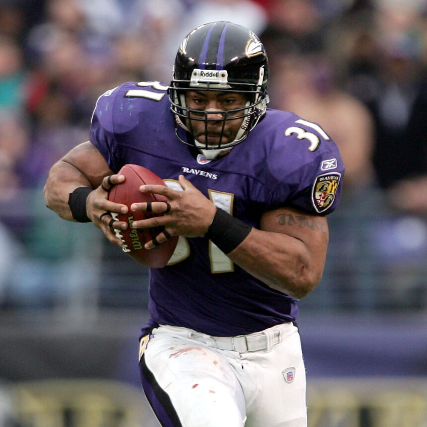 Trump Pardons Klecko, Jamal Lewis and Other Former N.F.L. Players