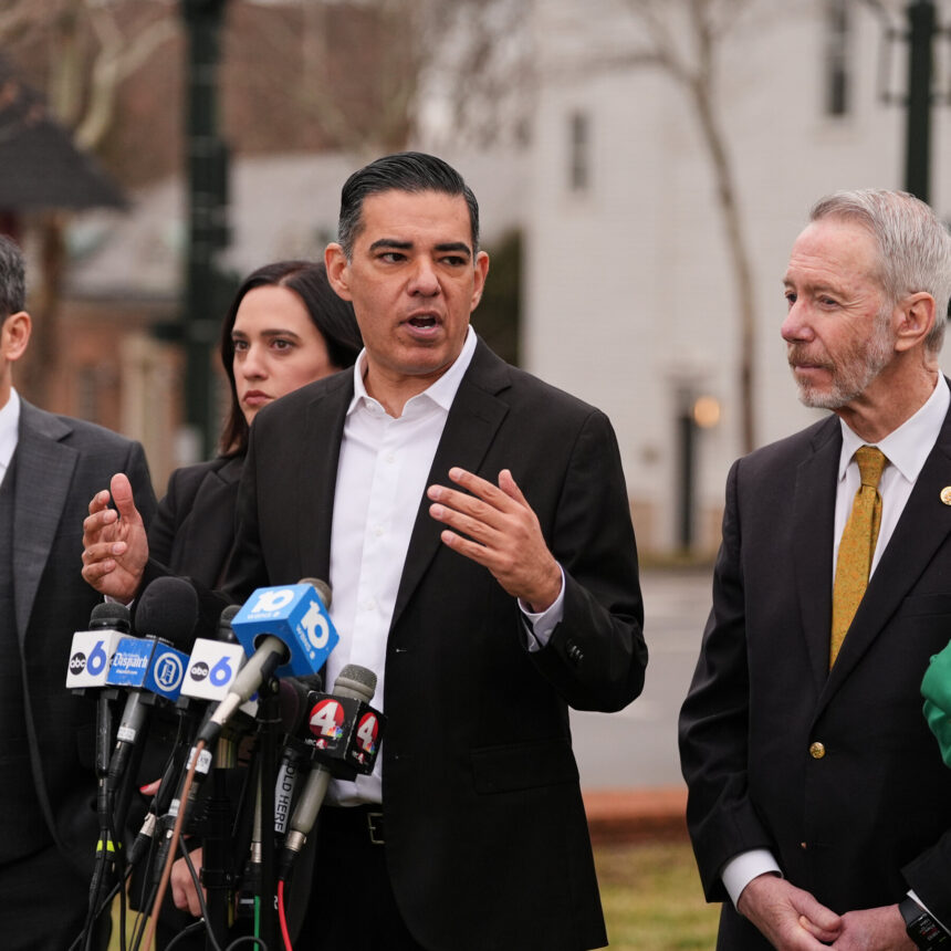 Leslie Wexner Says Epstein ‘Conned’ Him, but Democrats Are Skeptical