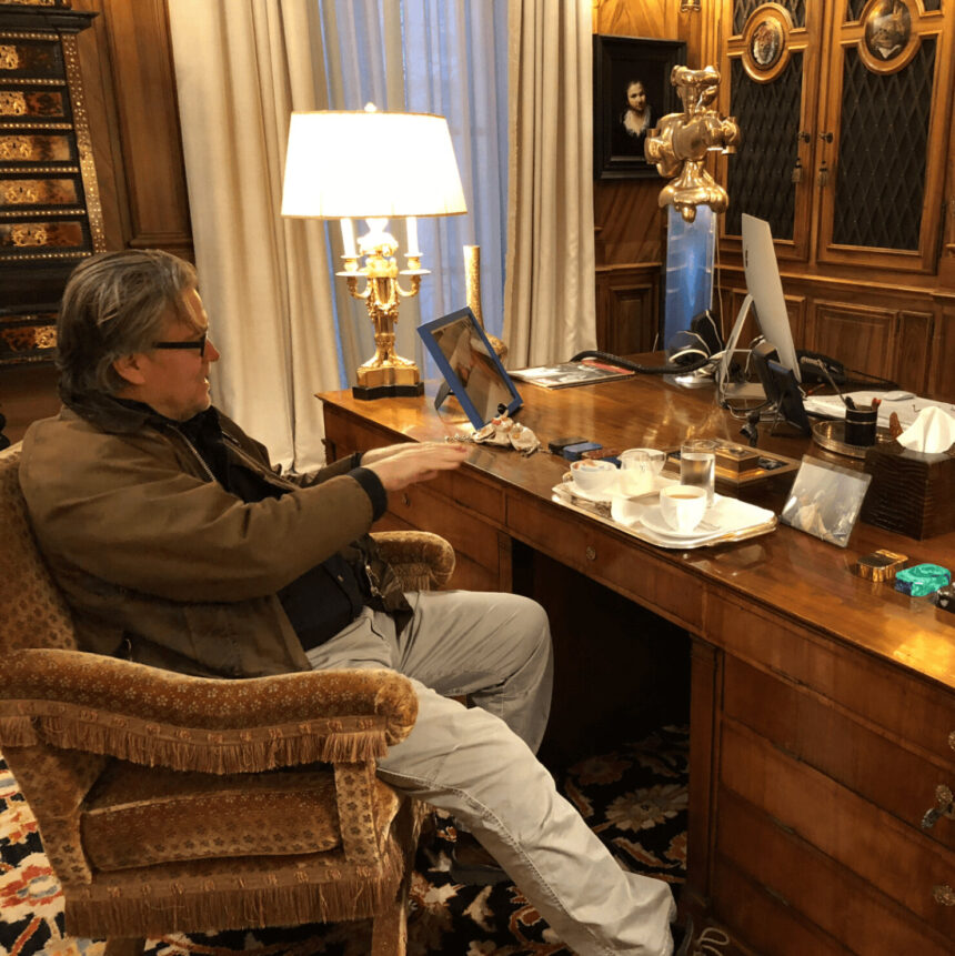 Despite Epstein’s Toxicity, Steve Bannon Stood by Him, Texts Indicate