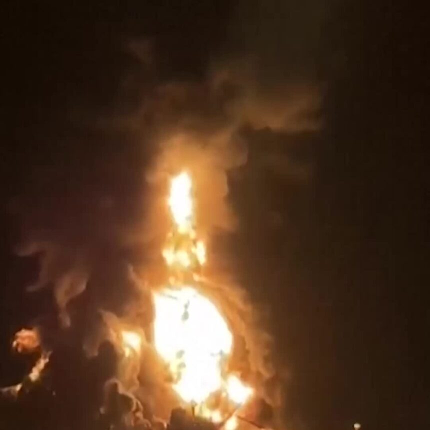 Deadly Attack on Oil Tankers Prompts Iraq to Close Oil Terminals